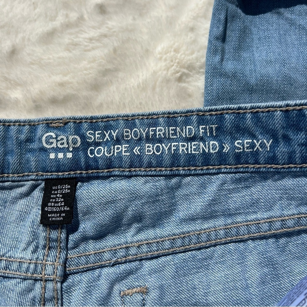 GAP Sexy Boyfriend Fit Distressed Jeans - Picture 4 of 6